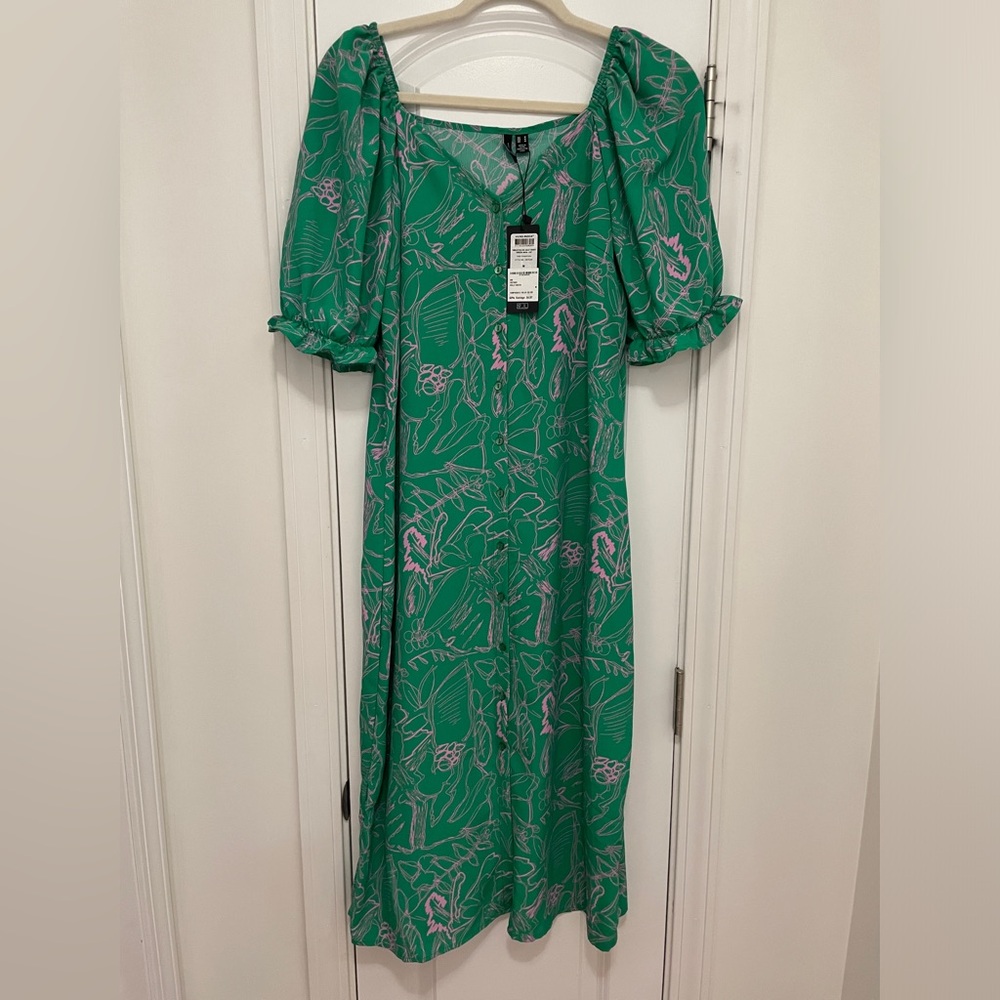 Vero Moda Green Maxi Dress with pink  Accents